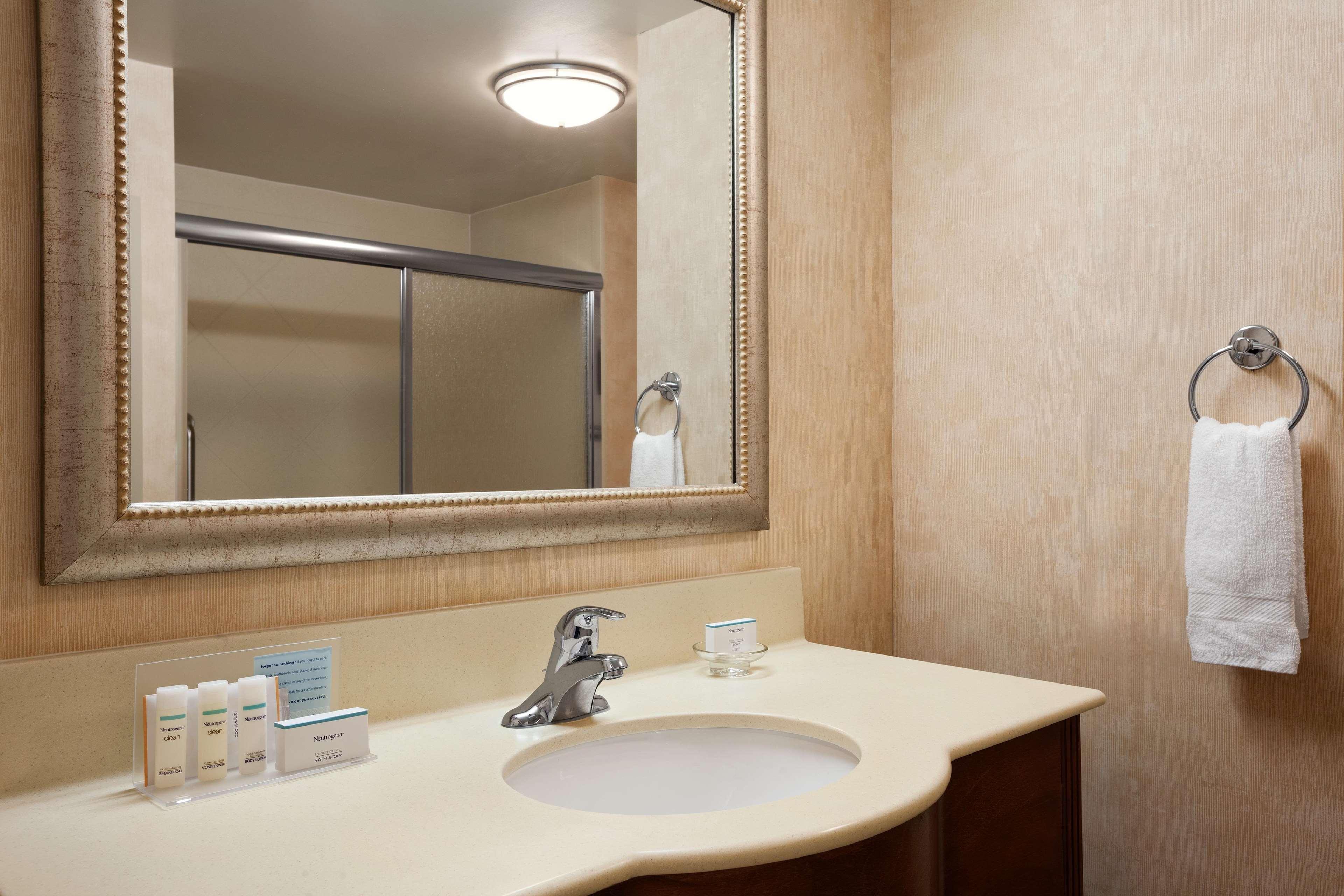 Hampton Inn Дженива Экстерьер фото