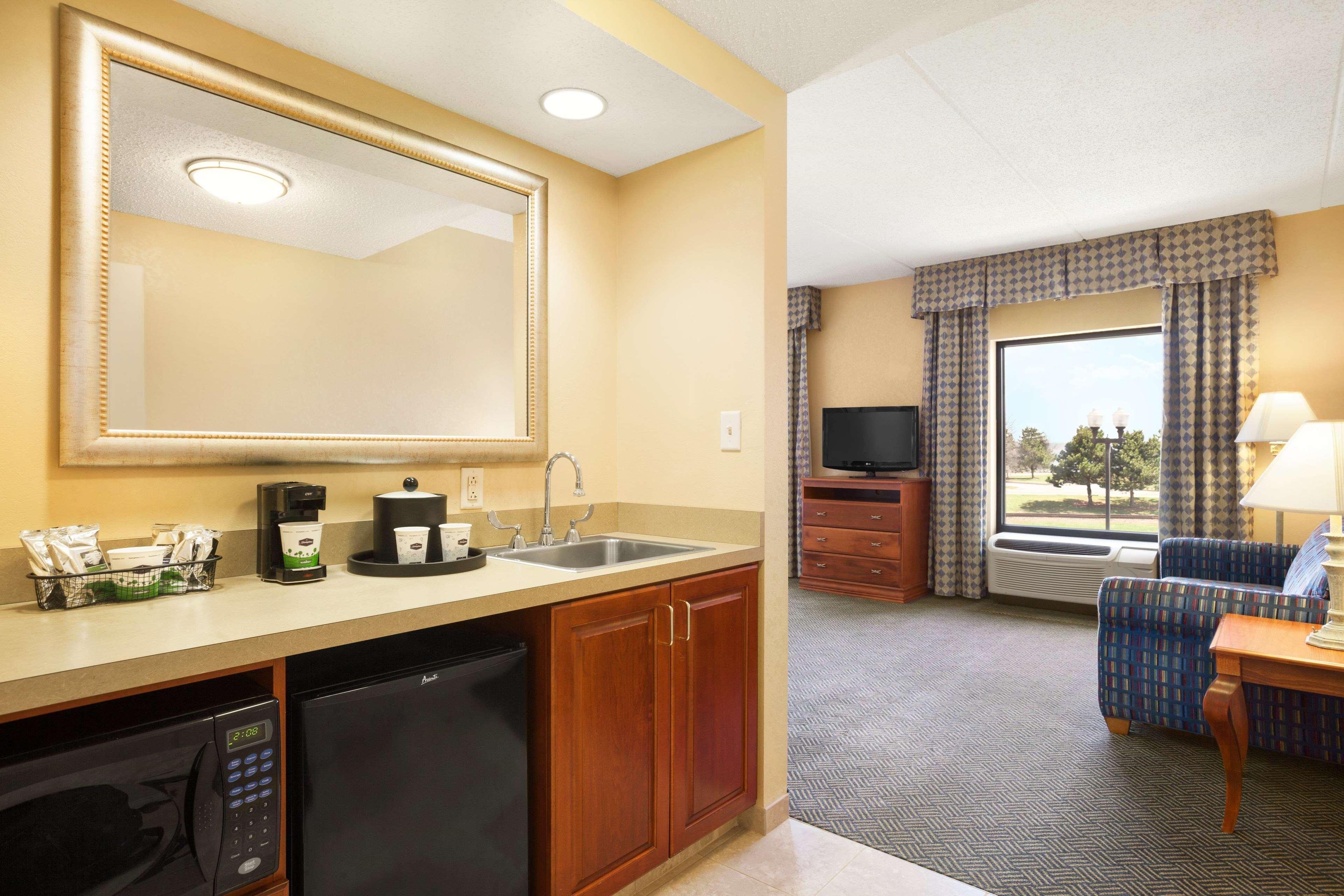 Hampton Inn Дженива Экстерьер фото