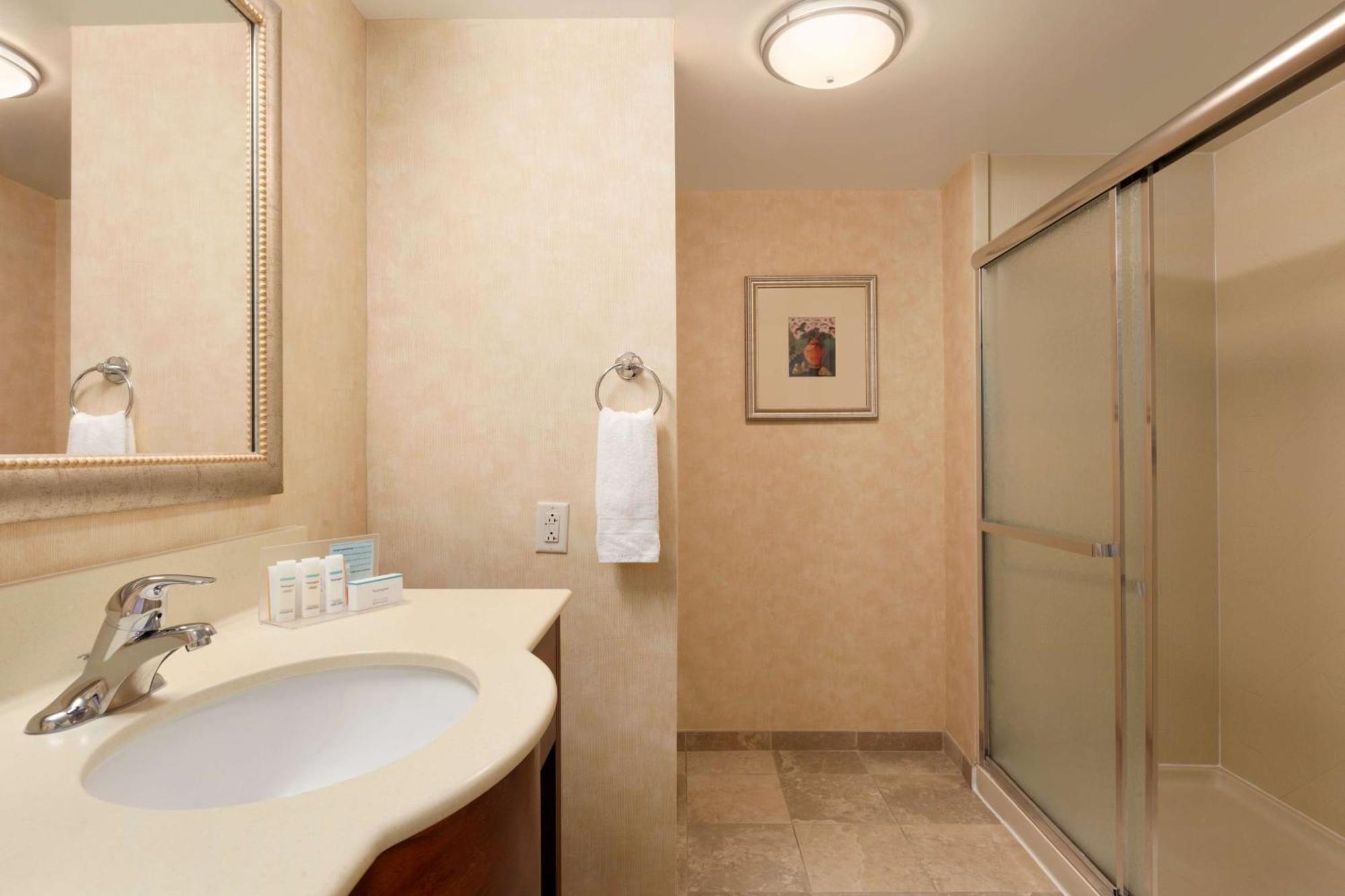 Hampton Inn Дженива Экстерьер фото